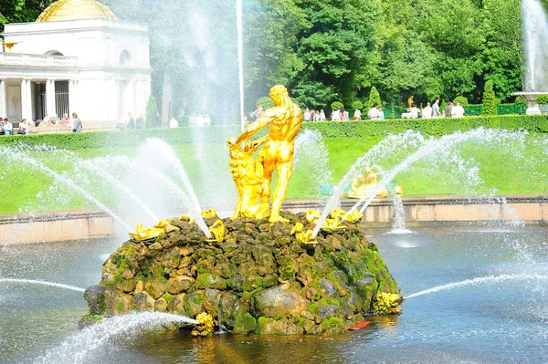 Russie Saint Pétersbourg 2019 Sculptures Des Fontaines Peterhof Été — Photo