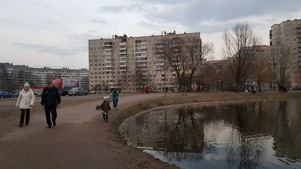 Ryssland Petersburg 2020 Människor Som Bryter Mot Regimen Med Självisolering — Stockfoto