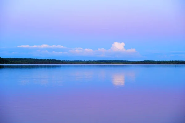Lago Calmo Noite Pôr Sol Roxo — Fotografia de Stock