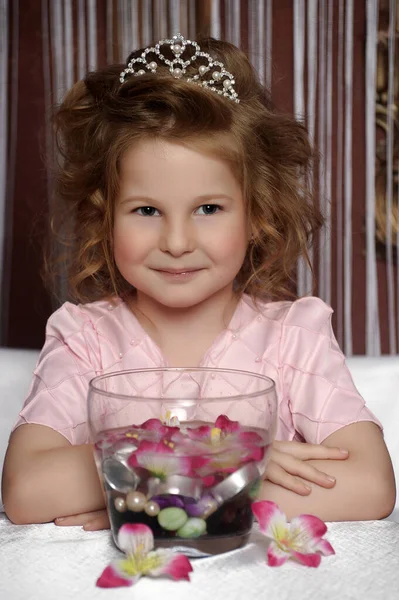 Portré Gyönyörű Kislány Rózsaszín — Stock Fotó
