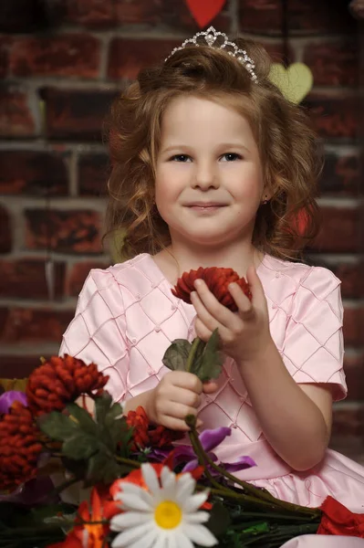 Retrato Niña Hermosa Rosa —  Fotos de Stock