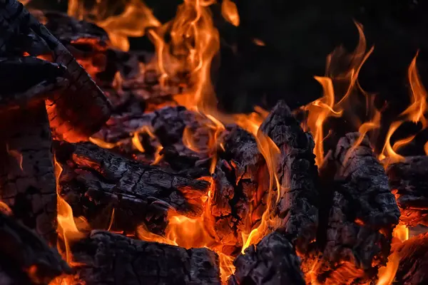 Şenlik Ateşi Alevler Şenlik Ateşinin Közleri — Stok fotoğraf