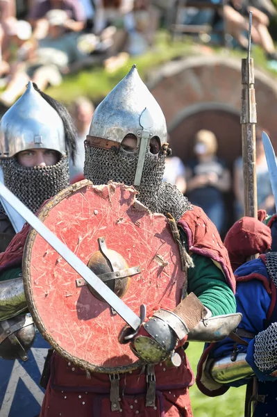 Rosja Wyborg 22012 Rycerze Zbroi Rosyjskim Festiwalu Twierdzy Odbudowy Historycznej — Zdjęcie stockowe