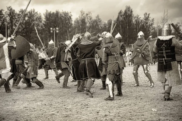 Russie Vyborg 2012 Chevaliers Armure Lors Bataille Forteresse Russe Festival — Photo