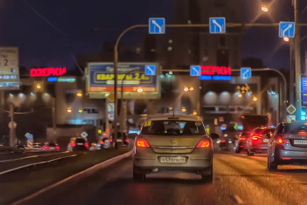 Rússia São Petersburgo 2020 Cidade Noturna Carros Durante Epidemia Coronavírus — Fotografia de Stock