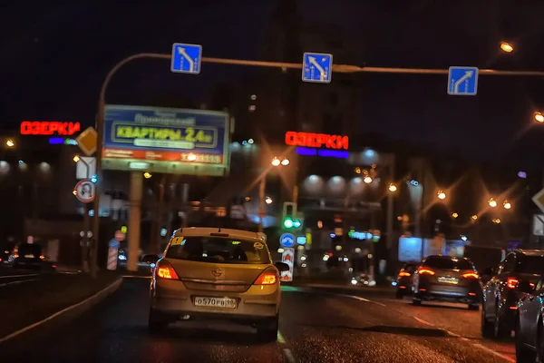 Rússia São Petersburgo 2020 Cidade Noturna Carros Durante Epidemia Coronavírus — Fotografia de Stock