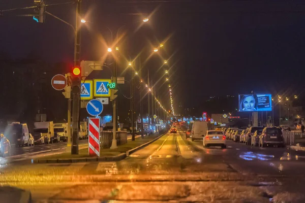 Rússia São Petersburgo 2020 Cidade Noturna Carros Durante Epidemia Coronavírus — Fotografia de Stock