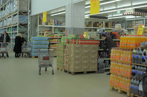 Россия Санкт Петербург 2020 Покупатели Супермаркете — стоковое фото