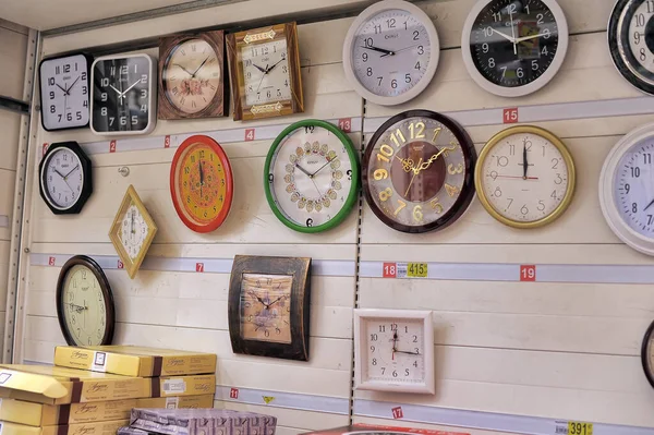 Rusia San Petersburgo 2020 Reloj Pared Para Venta Supermercado — Foto de Stock