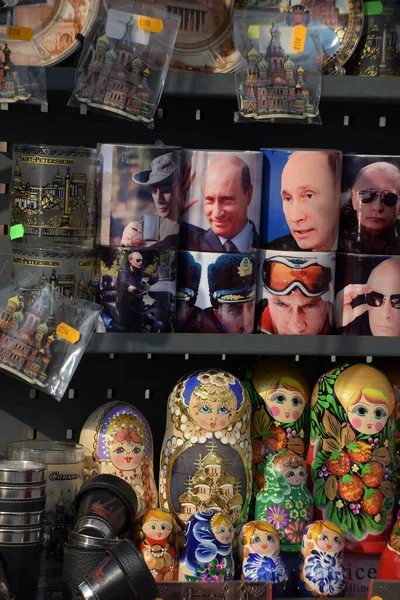 Rússia São Petersburgo 2020 Lembranças Russas Com Retrato Putin Venda — Fotografia de Stock