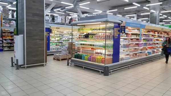 Rosja Sankt Petersburg 2020 Jogurty Półce Supermarkecie Podczas Epidemii Koronawirusa — Zdjęcie stockowe