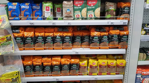 Russia Petersburg 2020 Shelves Buckwheat Other Cereals Supermarket Coronavirus Epidemic — Stock Photo, Image