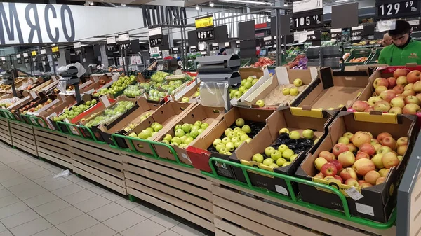 Rosja Sankt Petersburg 2020 Dział Warzyw Supermarkecie Podczas Epidemii Koronawirusa — Zdjęcie stockowe