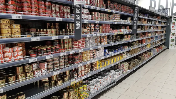 Russia Petersburg 2020 Shelves Canned Goods Supermarket — Stock Photo, Image