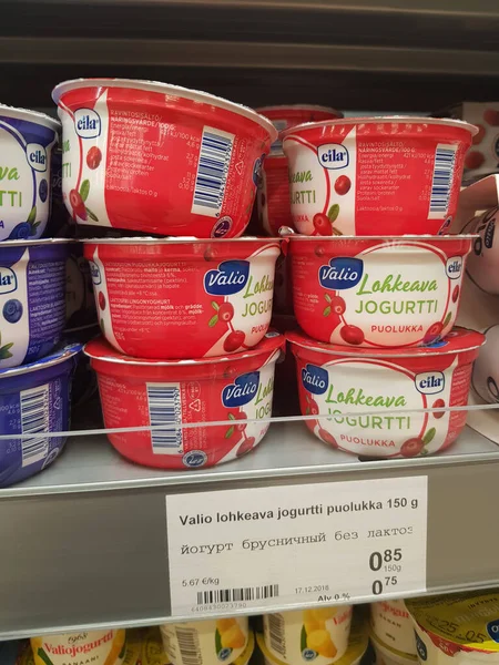 Finlandia Lappeenranta 2019 Valio Yogures Los Estantes Los Supermercados —  Fotos de Stock