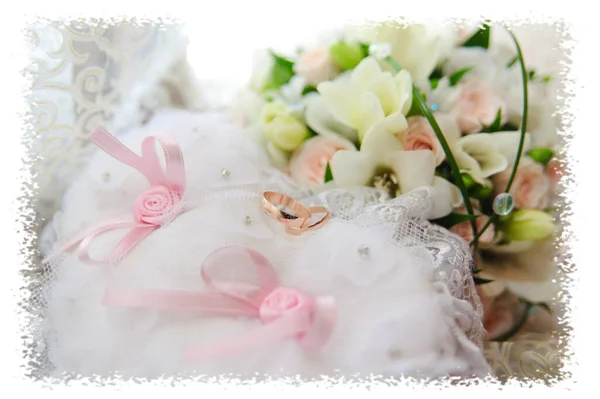 Кільця Весільній Подушці Букет Орхідей — стокове фото