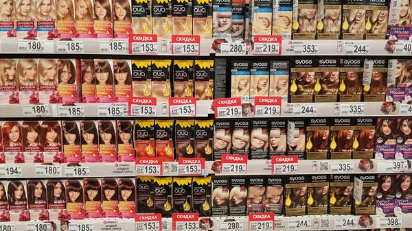 ロシア サンクトペテルブルク29 2020スーパーマーケットでの販売のための髪染料 — ストック写真