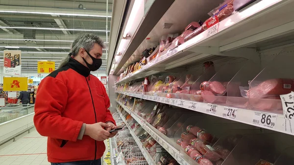 Russia Petersburg 2020 Masked Buyer Supermarket Coronavirus Epidemic — 스톡 사진