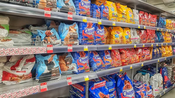 Rusia San Petersburgo 2020 Comida Para Perros Supermercado —  Fotos de Stock