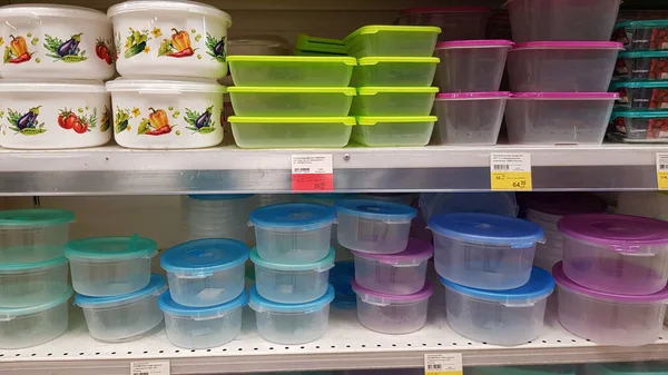 Rusia San Petersburgo 2020 Envases Plástico Para Alimentos Estante Supermercado — Foto de Stock