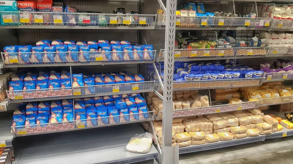 Rusland Petersburg 2020 Goederen Koop Een Supermarkt Tijdens Coronavirusepidemie — Stockfoto