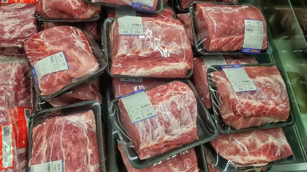 Russland Petersburg 2020 Frischfleisch Der Verpackung Supermarkt — Stockfoto