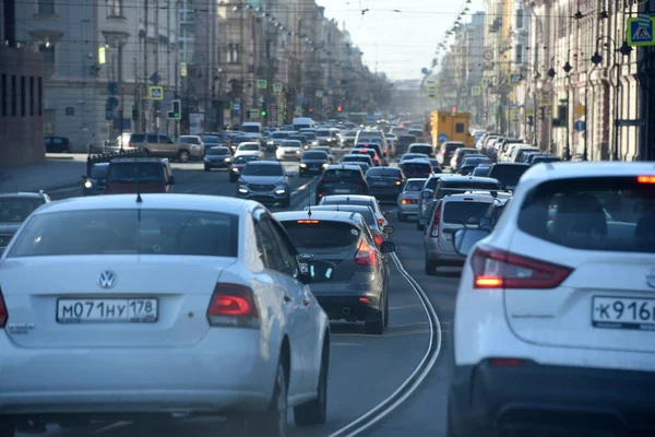 Rusia San Petersburgo 2020 Atascos Tráfico Las Calles Ciudad Epidemia —  Fotos de Stock