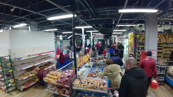 Rusland Petersburg 2020 Rij Bij Supermarkt Epidemie Van Het Coronavirus — Stockfoto