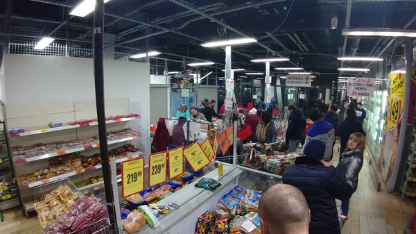 Rússia São Petersburgo 2020 Fila Supermercado Epidemia Coronavírus — Fotografia de Stock