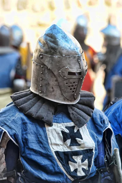 ロシアだヴィボルグ 2016歴史的復興の祭り 騎士の城 中世の鎧の騎士 — ストック写真