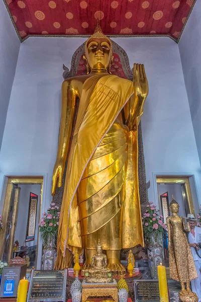 Thaiföld Pattaya 2018 Arany Szobor Egy Álló Buddha — Stock Fotó