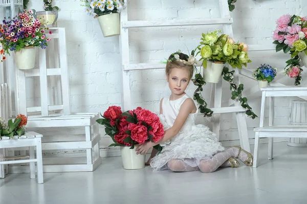 Ragazza Con Fiori Bellissimo Primo Piano — Foto Stock