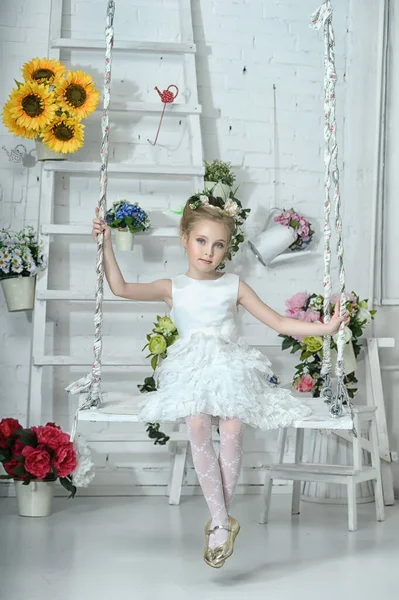 Fille Avec Des Fleurs Belle Gros Plan — Photo