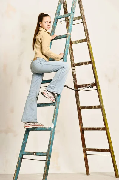 Girl Brunette Teenager Busy Repairing Apartment Stepladder — Stock Photo, Image