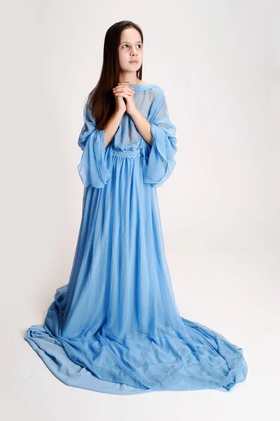 Chica Religiosa Vestido Azul Blanco —  Fotos de Stock