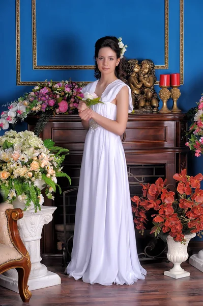 Young Brunette Princess Girl White Elegant Dress Flowers Room — Stock Photo, Image