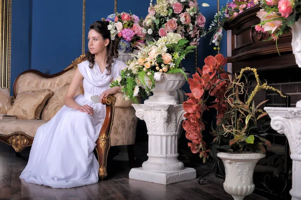 Young Brunette Princess Girl White Elegant Dress Flowers Room — Stock Photo, Image