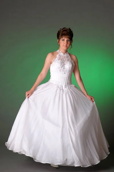 Sposa Bruna Con Uno Studio Uno Sfondo Verde Abito Sposa — Foto Stock