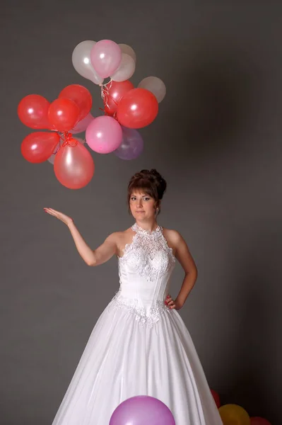 Noiva Vestido Branco Estúdio Balões — Fotografia de Stock