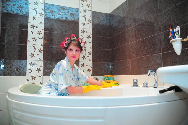 Housewife Hair Curlers Washes Bathroom — Stock Photo, Image