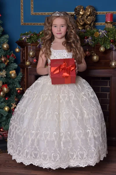 Young Princess White Dress Diadem Box Gift Her Hands Christmas — Stock Photo, Image