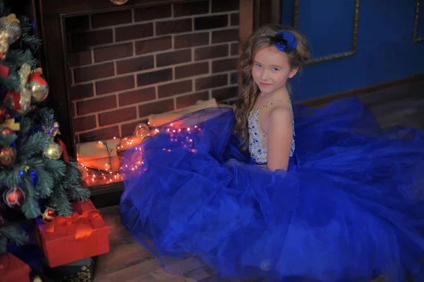 Jeune Princesse Robe Noël Élégante Bleue — Photo