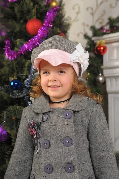 Glückliches Kleines Mädchen Grauem Mantel Und Hut — Stockfoto