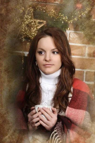 Mujer Joven Con Taza Navidad Árbol Navidad — Foto de Stock