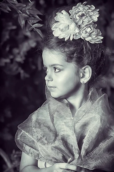 Little Girl Yellow Flowers Her Hair Portrait Vintage Photo Retro — Stock Photo, Image