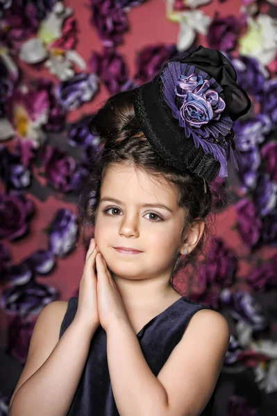 Bambina Cappello Con Ritratto Floreale Foto Epoca Stile Retrò — Foto Stock