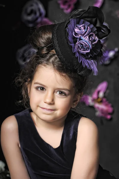 Little Girl Hat Flowers Portrait Vintage Photo Retro Style — Stock Photo, Image