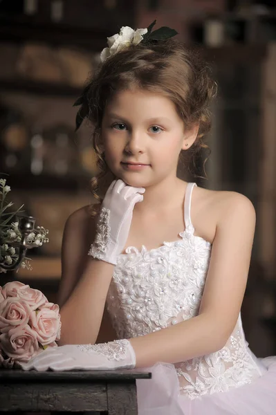 Little Girl Princess Elegant White Vintage Dress Bouquet Flowers — Stock Photo, Image