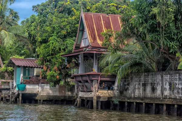 Bangkok Tailandia 2019 Casas Madera Construidas Río Chao Phraya Casas —  Fotos de Stock