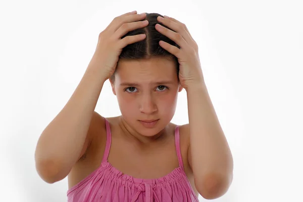 Giovane Ragazza Rosa Stringendo Testa Bambino — Foto Stock